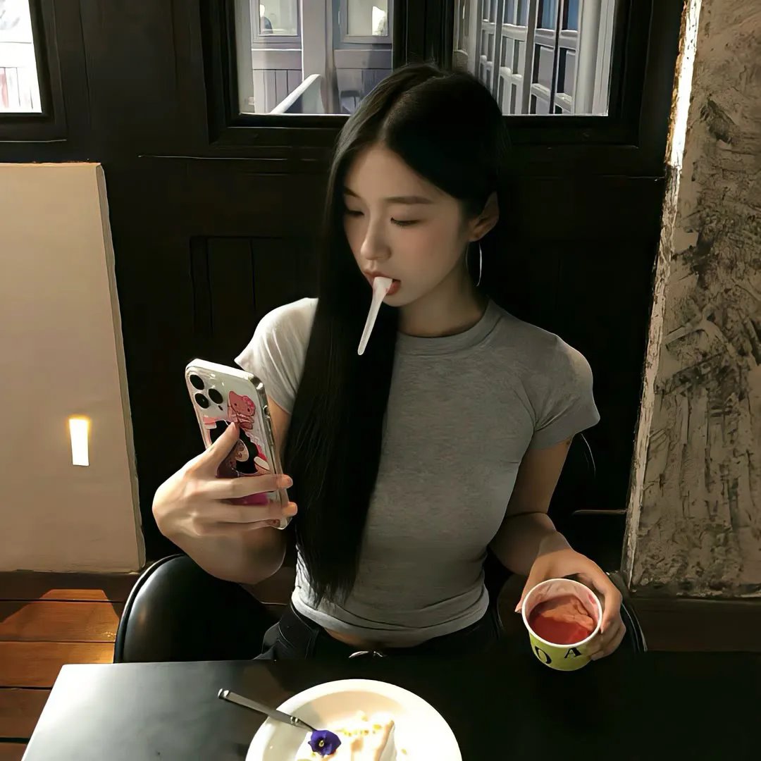 峡江疑影